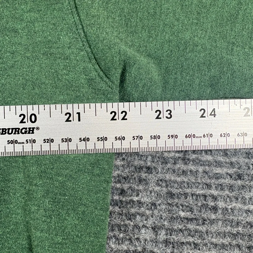 Champion Eco Authentic Mens Medium Green Crewneck Sweatshirt Embroidered Logo
